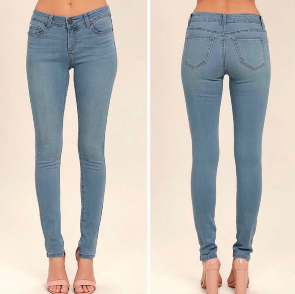Classic Light Wash Mid-Rise Skinny Jeans